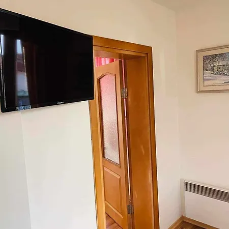 до църквата Apartment Bansko