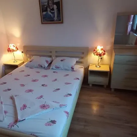 до църквата Bansko